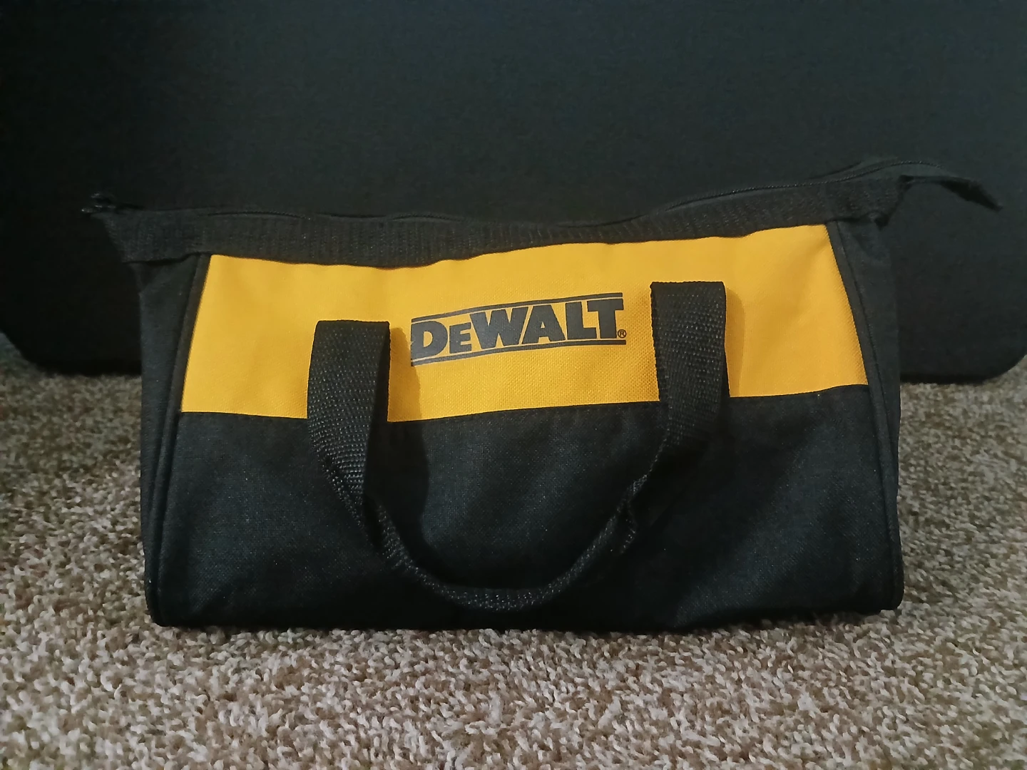 DEWALT 20V Max Cordless Drill Driver Set With Bits & Knife - photo 2