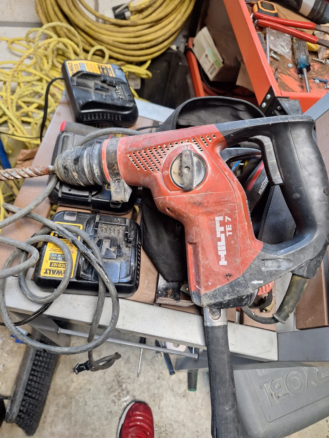 Hilti TE 7 Rotary Hammer Drill - photo 3