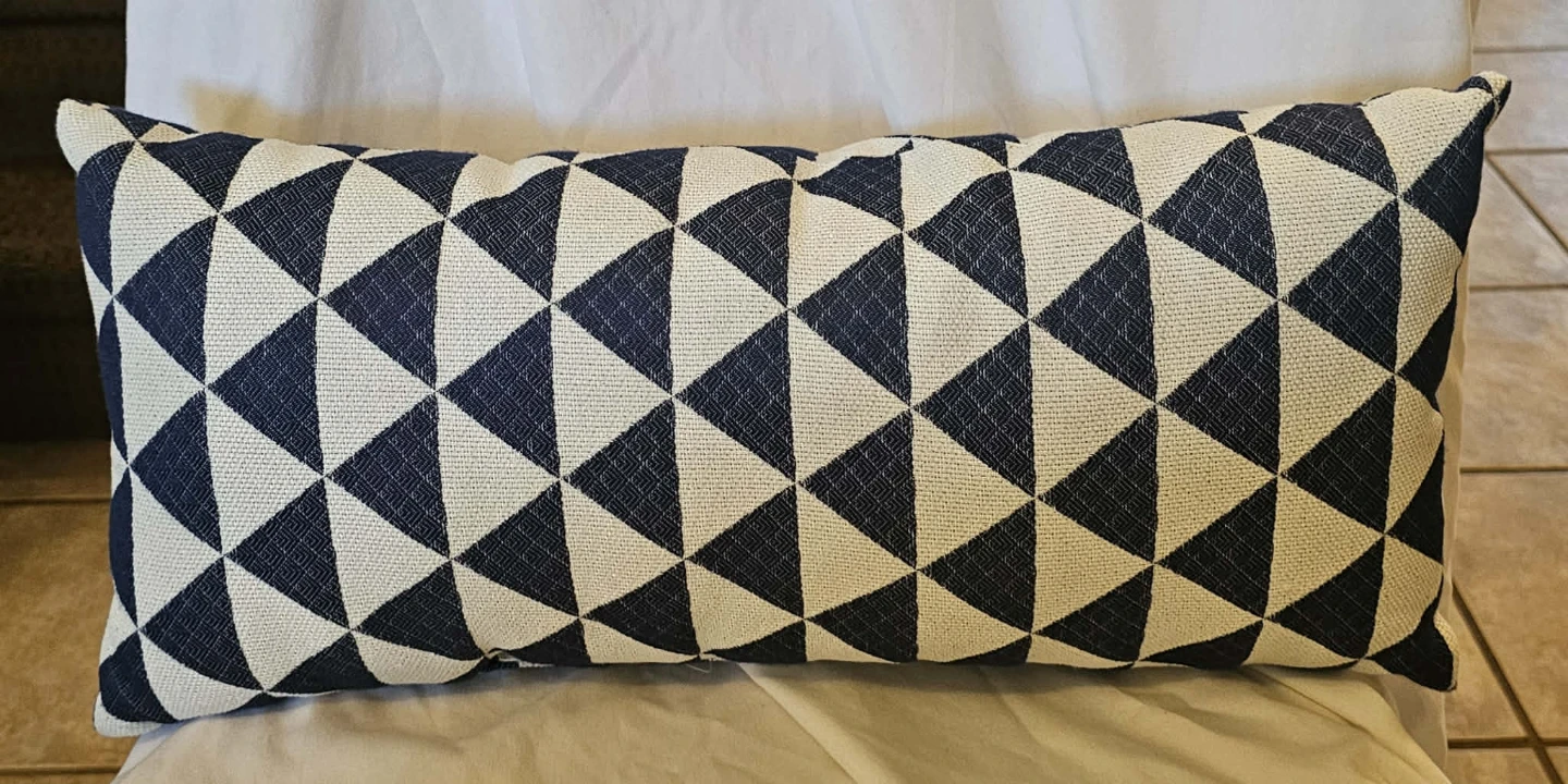 2 Blue and White Indoor/Outdoor Rectangle Decorative Pillows - photo 4
