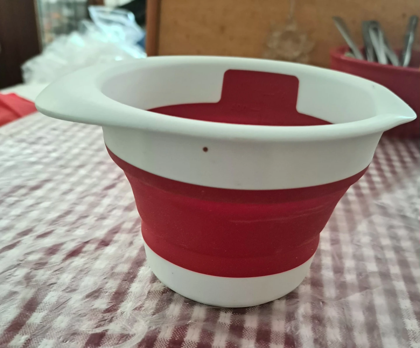 Collapsible Silicone Measuring Cup