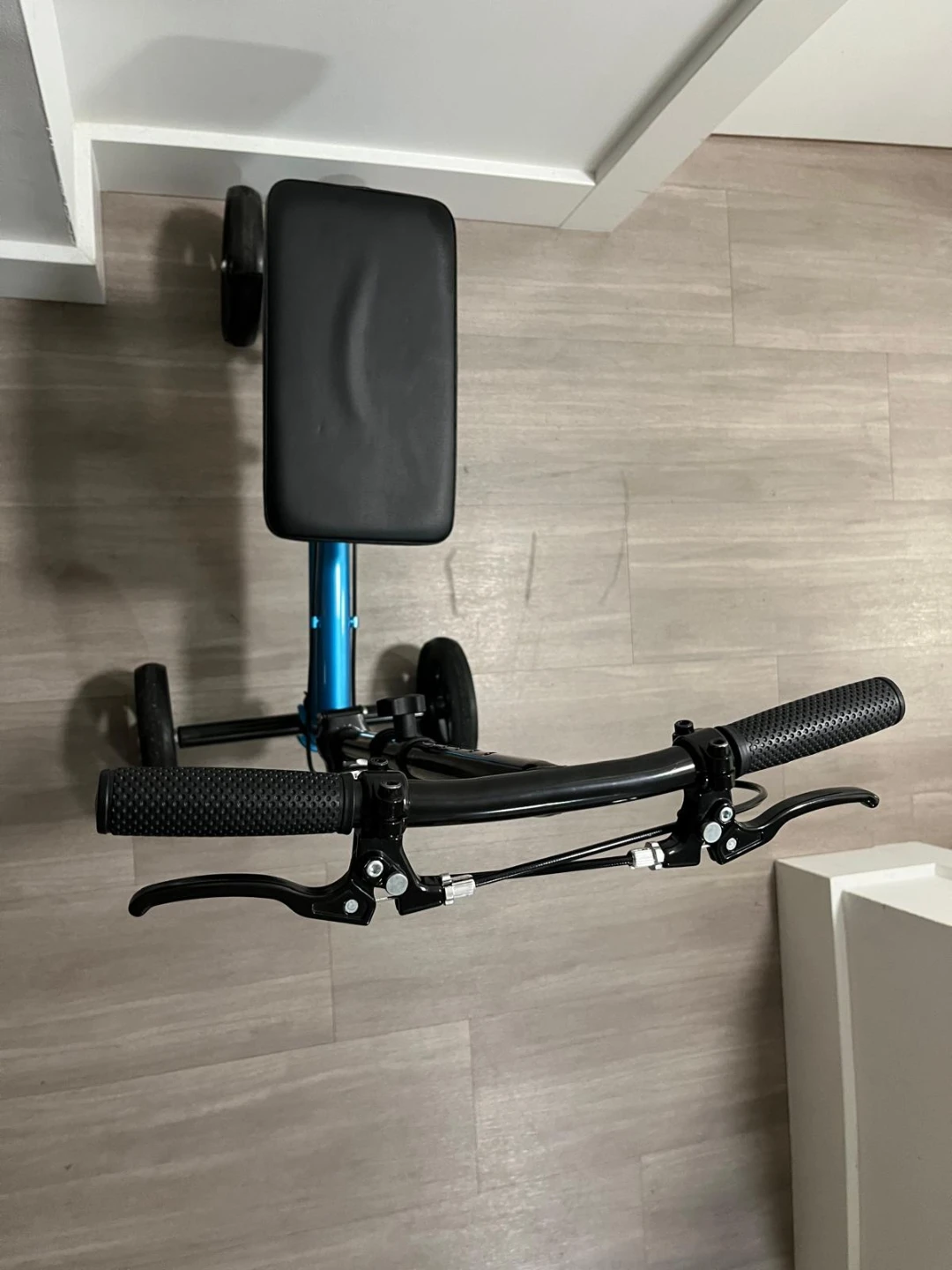 Knee Rover Steerable Knee Scooter - photo 4