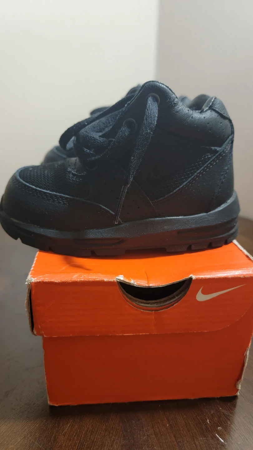 Nike ACG Snikers-Boots Size baby 6.5C