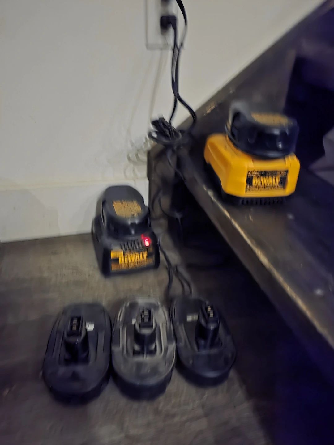 🧡DEWALT Cordless Drill and Charger Set - photo 3