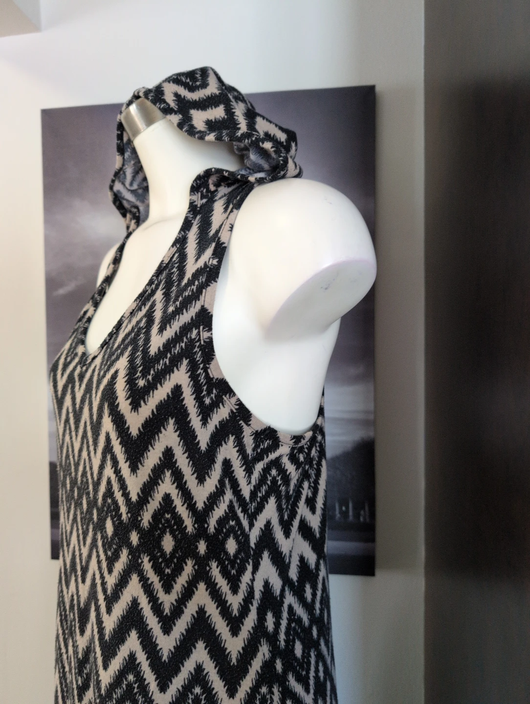 Sleeveless Maxi Dress with Hood - photo 3