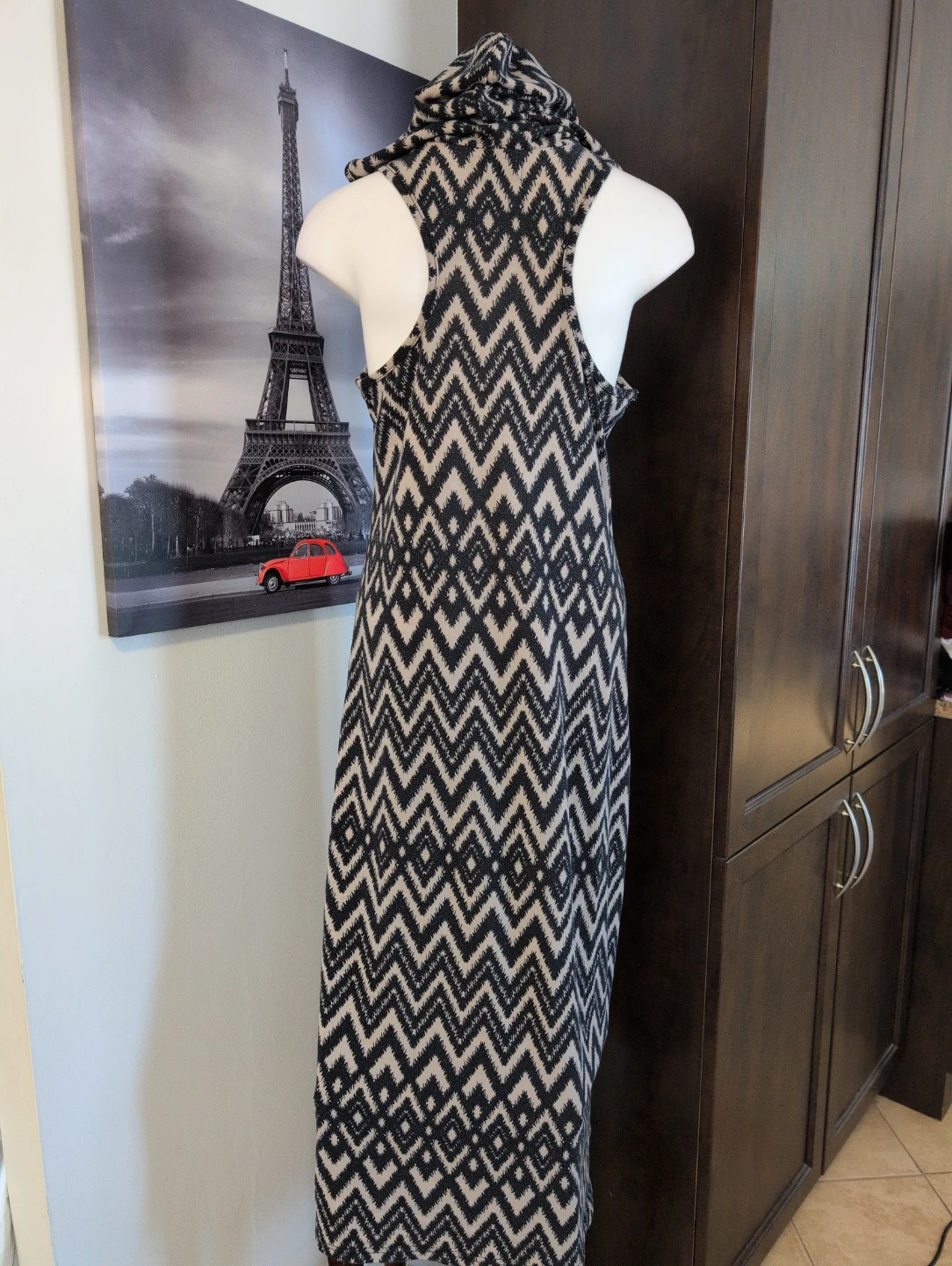 Sleeveless Maxi Dress with Hood - photo 4