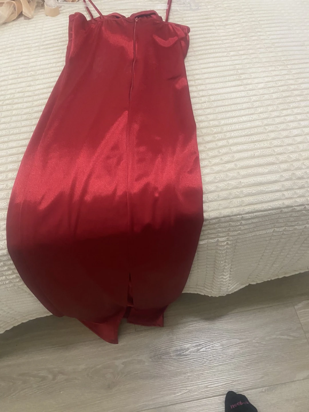 Red Satin Dress (size M) used only one hour for party, like new - photo 3