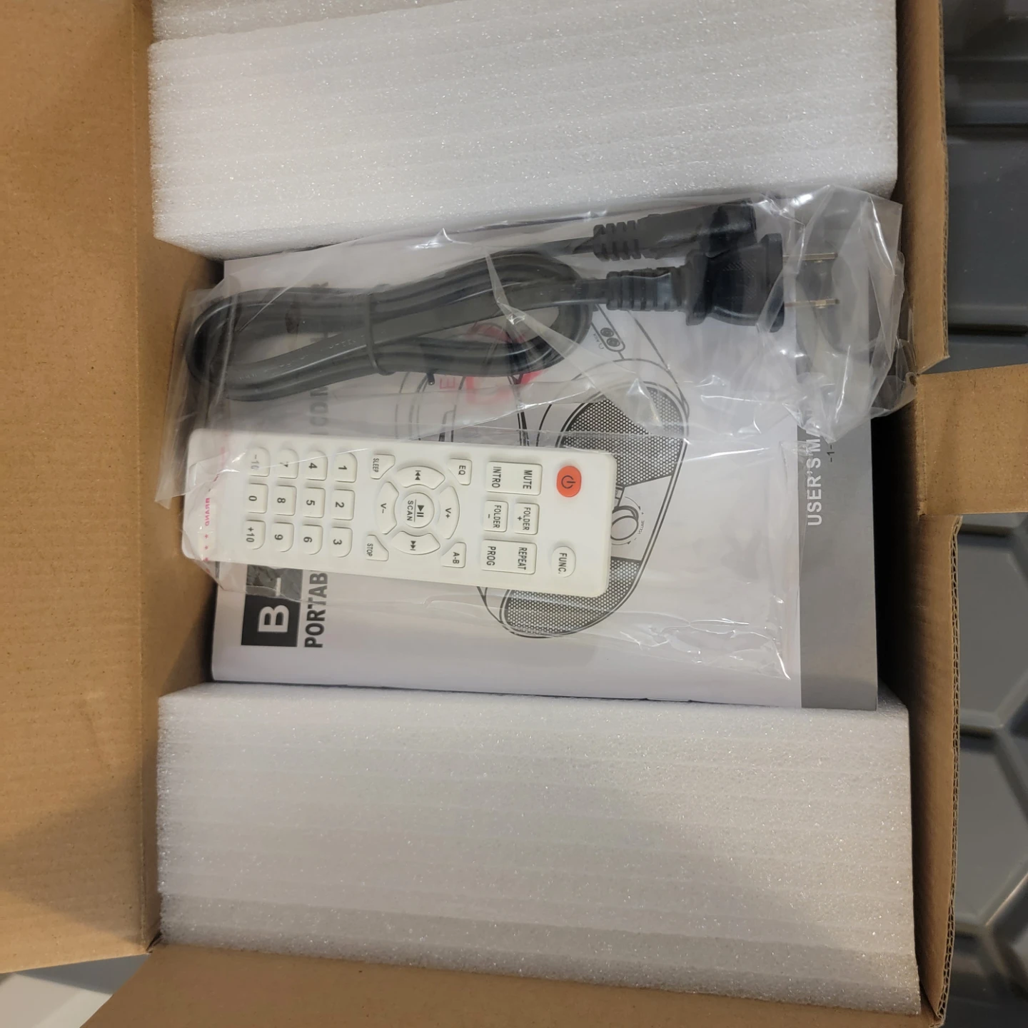 BNIB Portable CD Radio Player - photo 3