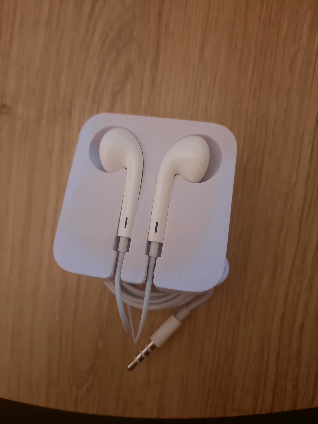 Apple EarPods pick up in st.albert