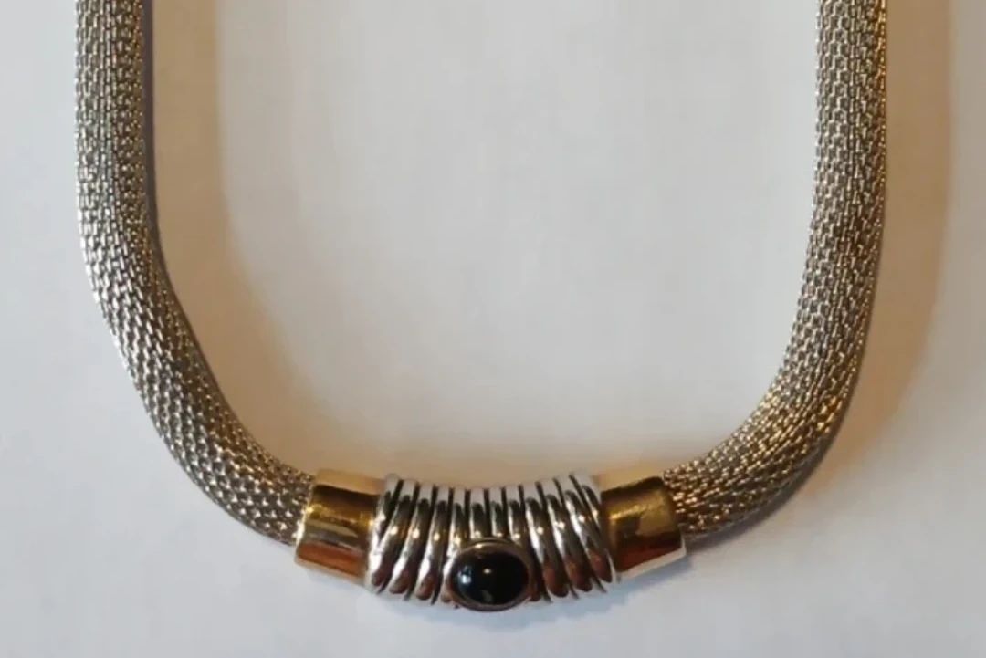 16" SILVERTONE MAGNETIC NECKLACE WITH BLACK STON÷ ACCENT