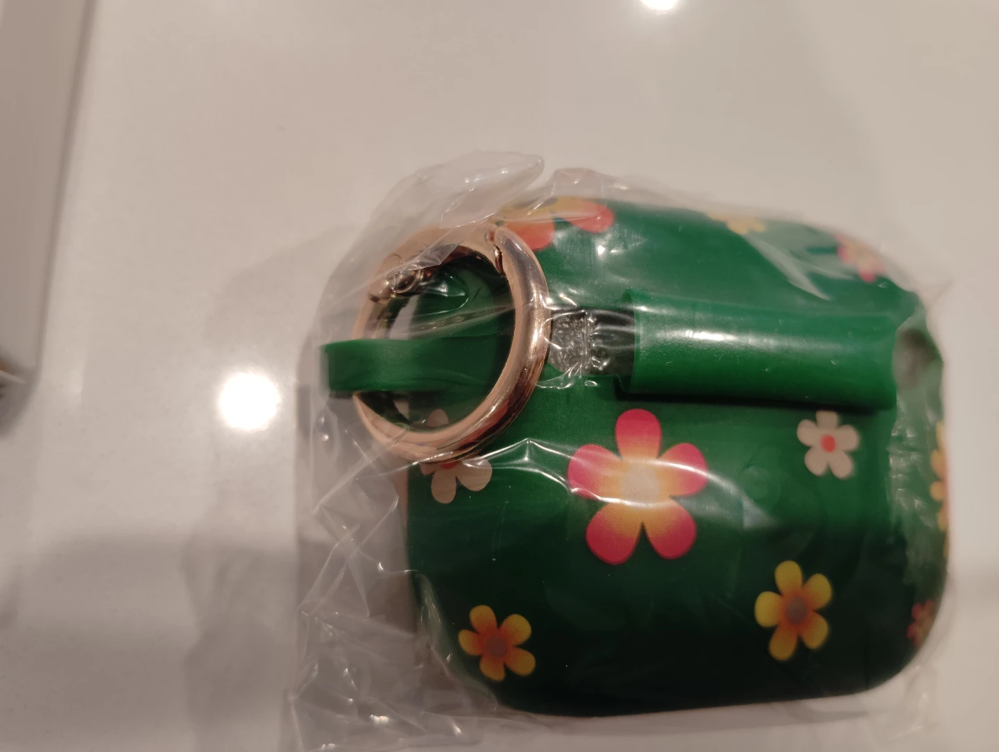 Marc Jacobs Daisy Wild AirPods Case - photo 2