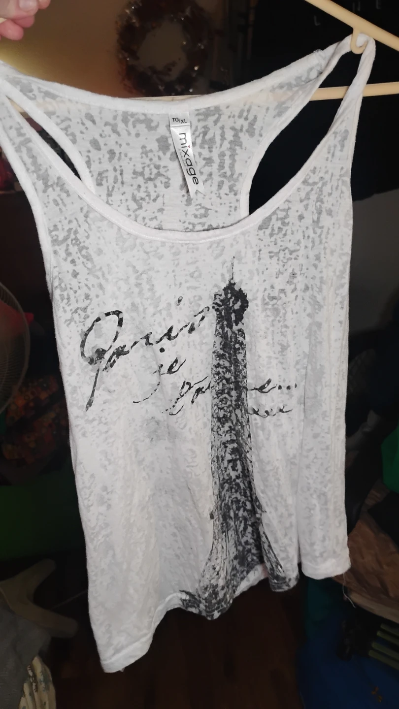 🏆 4women's tank tops + shirts - Medium