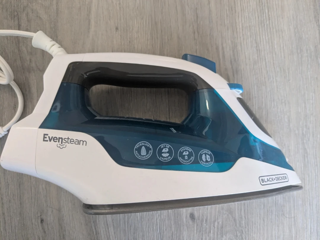 Black+Decker Easy Steam Compact Iron