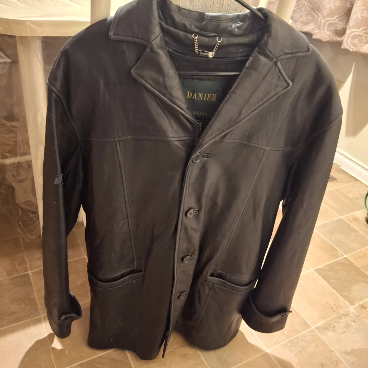 2  mens DANIERE CANADA Leather Jackets* some wear * $49 each* - photo 2