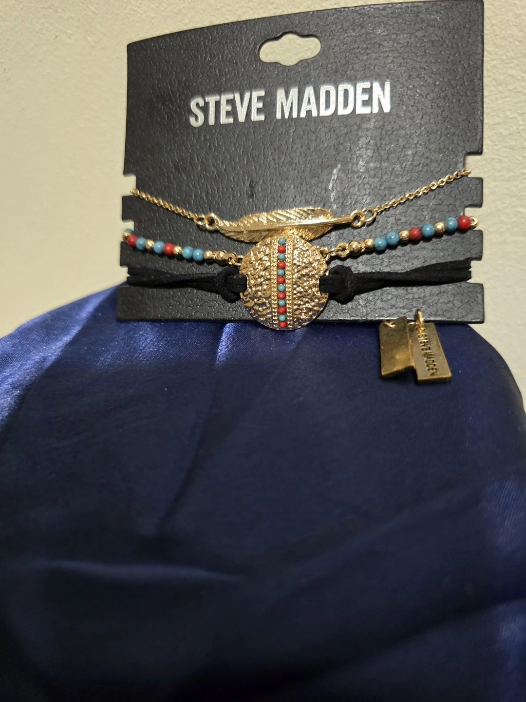 Steve Madden Set of 3 Beaded Bracelets Gold Feather Charm - photo 2