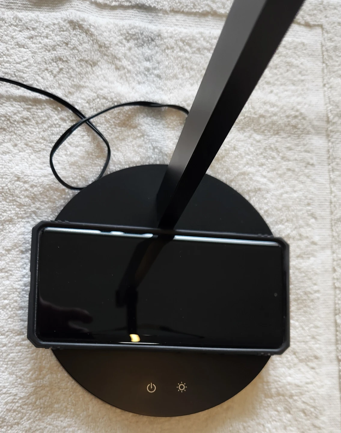 L E D LIGHT  & CHARGER SMOKE FREE NO PETS