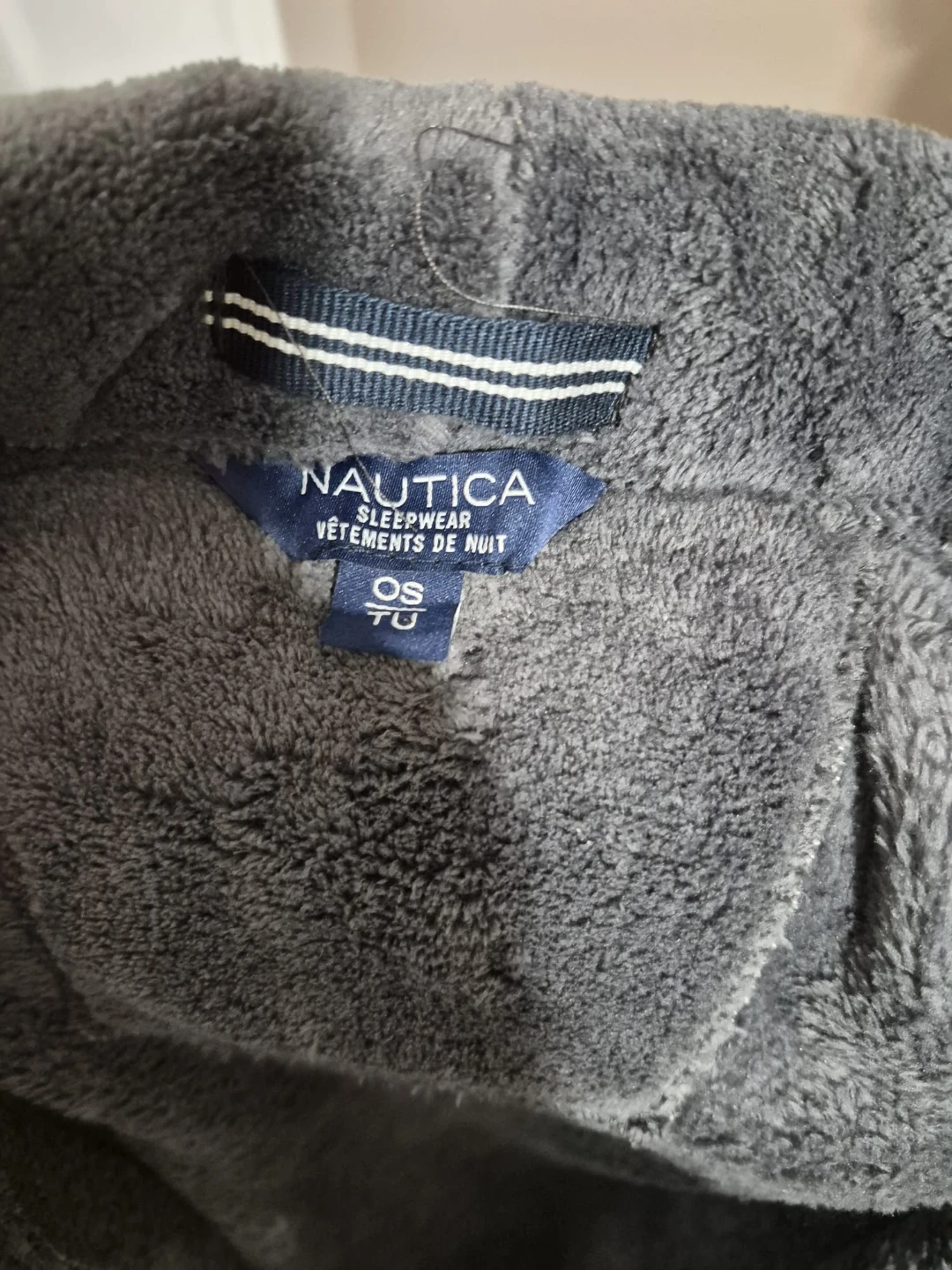 New (no tag)- Grey Nautica sleepwear men plush robe -  size os - photo 3