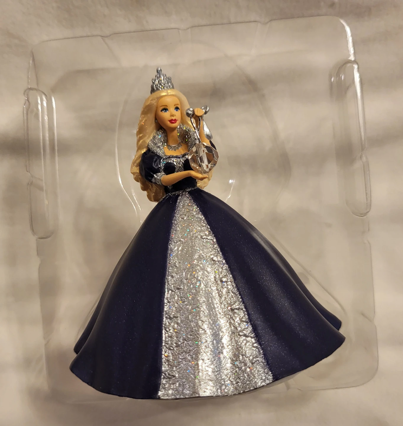 Hallmark Barbie The Millennium Princess Keepsake Ornament 1999 - photo 5