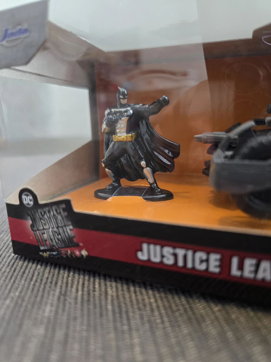 Jada Justice League Batmobile & Batman Die-Cast - photo 2