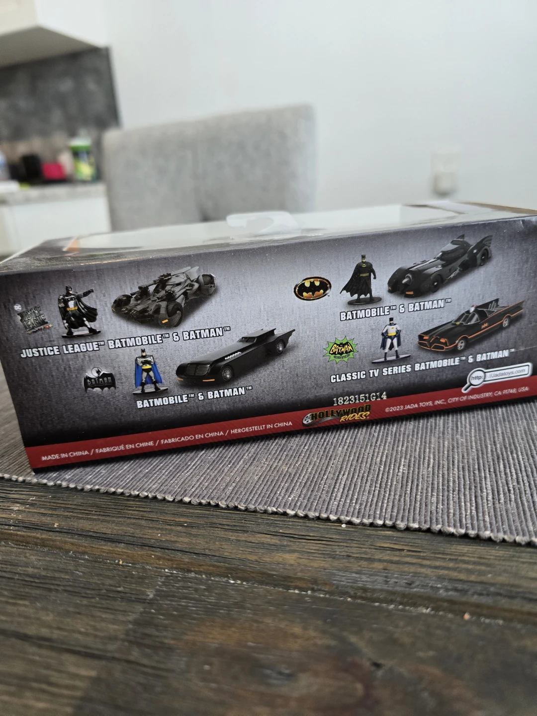Jada Justice League Batmobile & Batman Die-Cast - photo 3