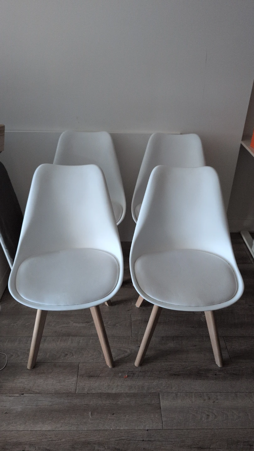 Set of 4 White Dining Chairs with Wooden Legs