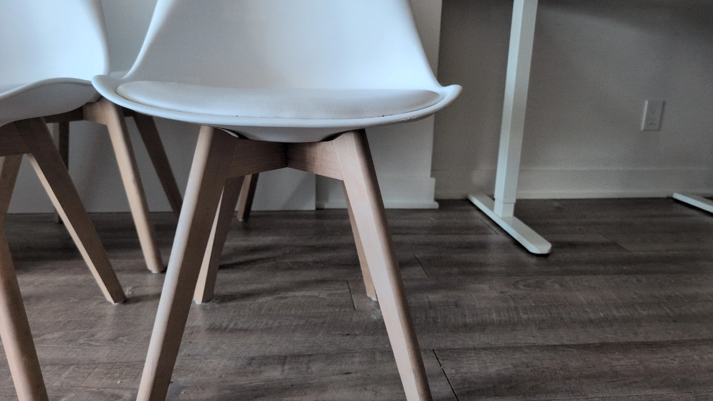 Set of 4 White Dining Chairs with Wooden Legs - photo 2