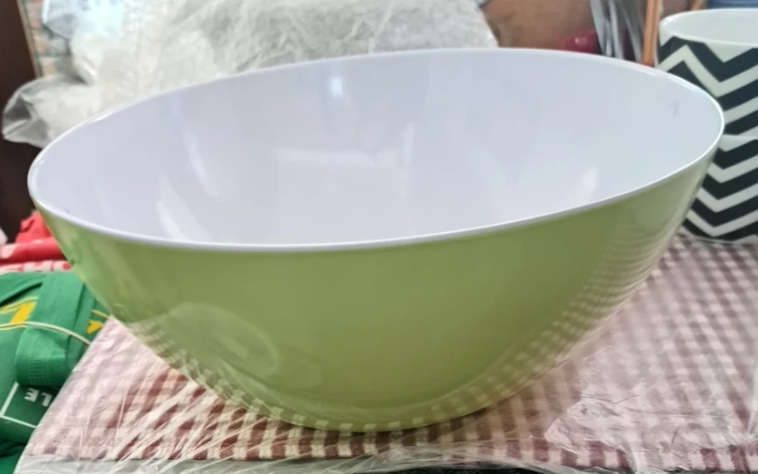 New Large Serving/Mixing Bowl 11.25"