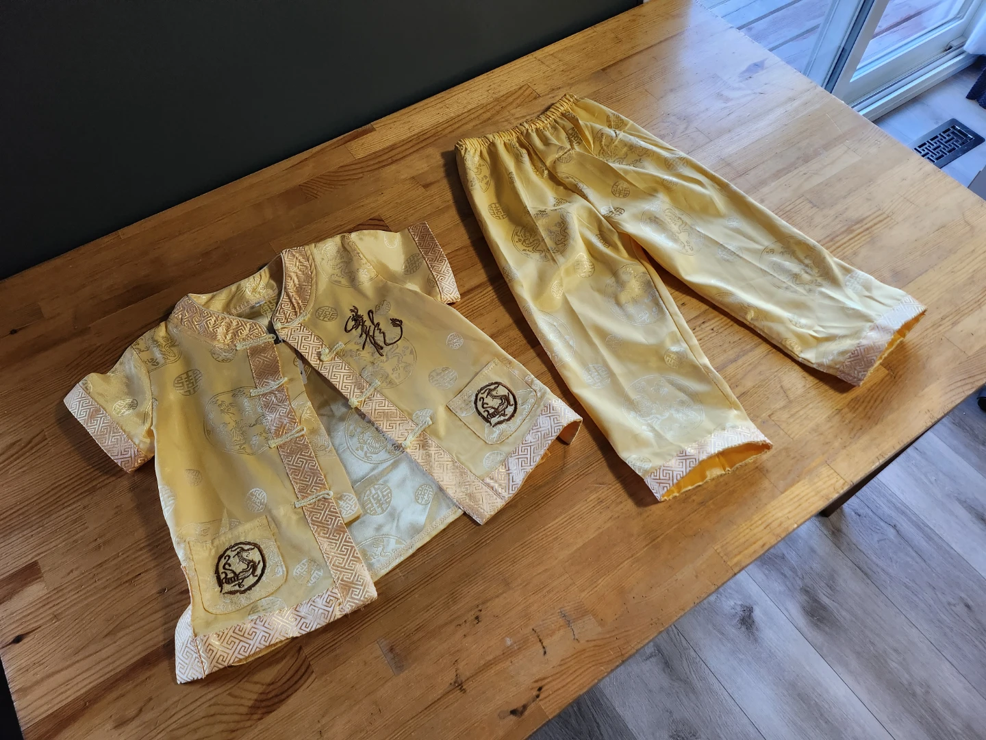 Kids Chinese Yellow Satin Dragon Print Set (Size 6, age 5-6) 🏆
