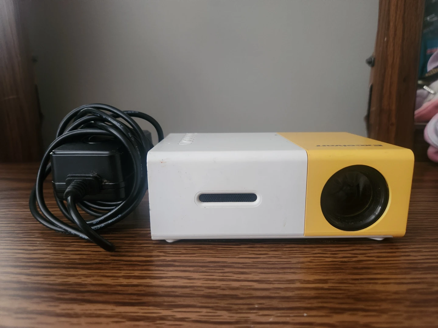 Excelvan Mini Projector with Power Adapter