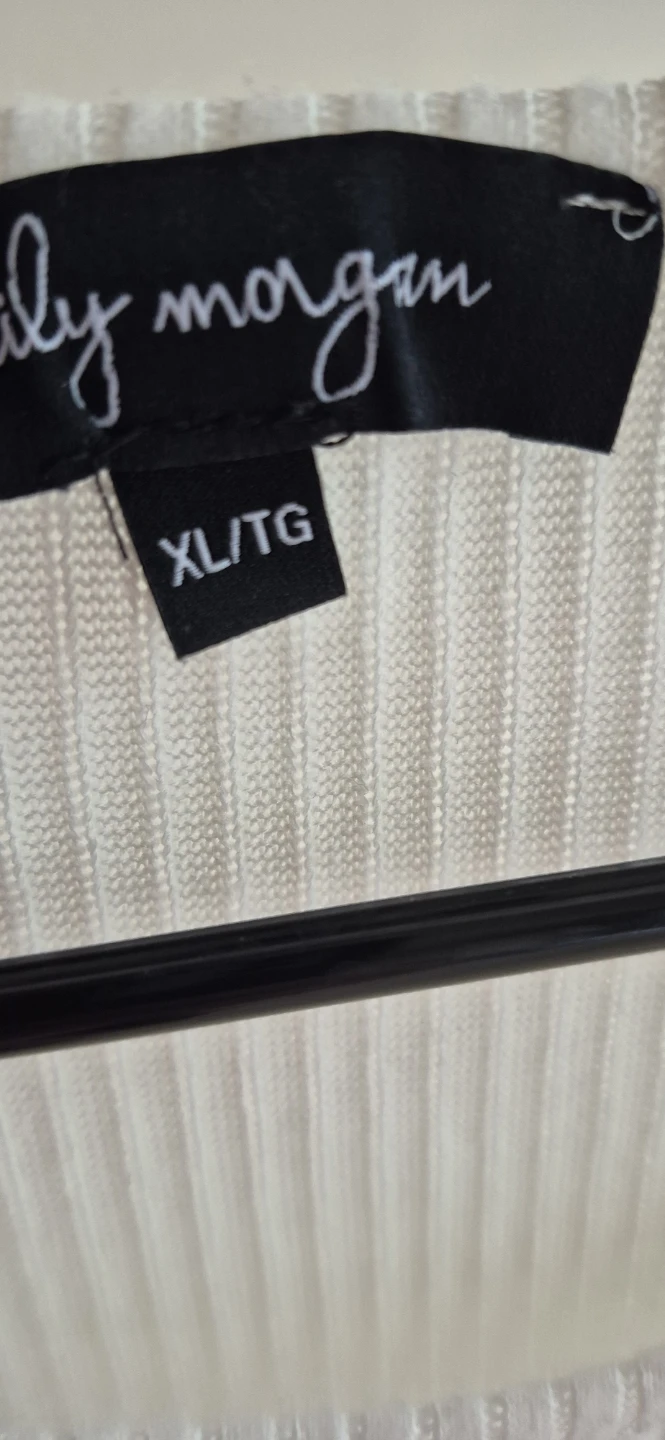 Ladies  new white sweater  with  tags - photo 3