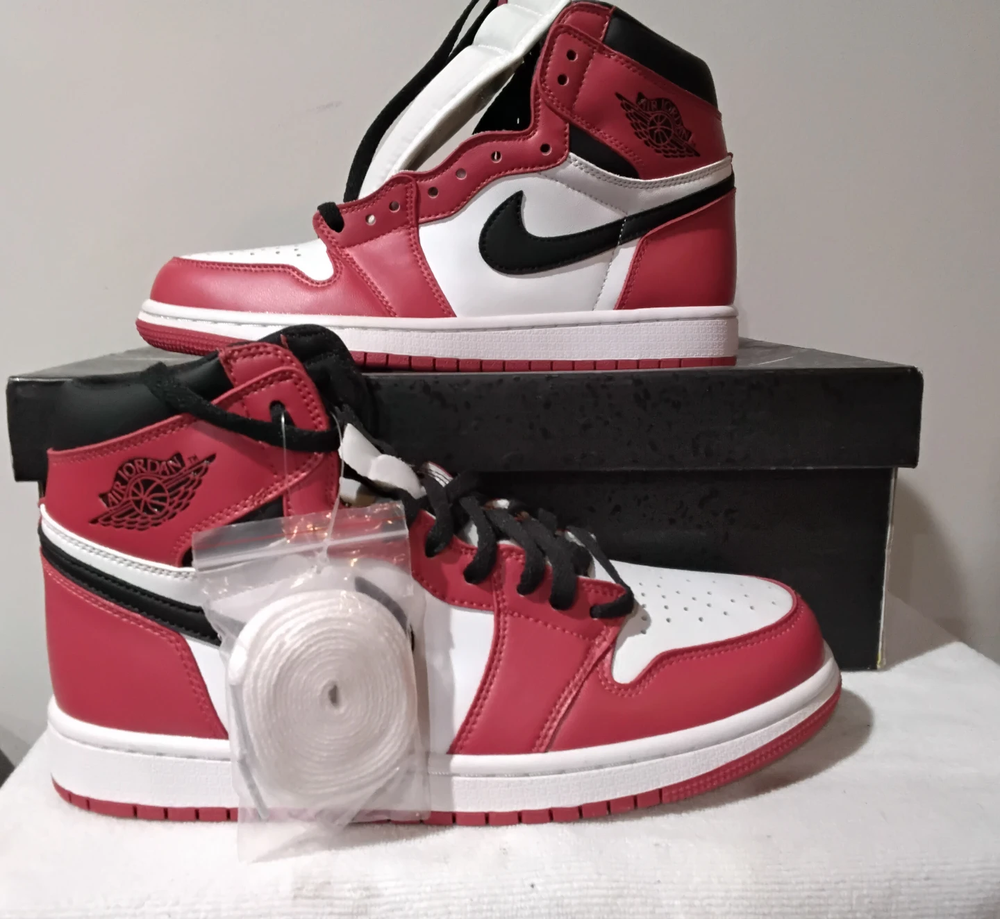 Air Jordan 1 Retro High OG Chicago