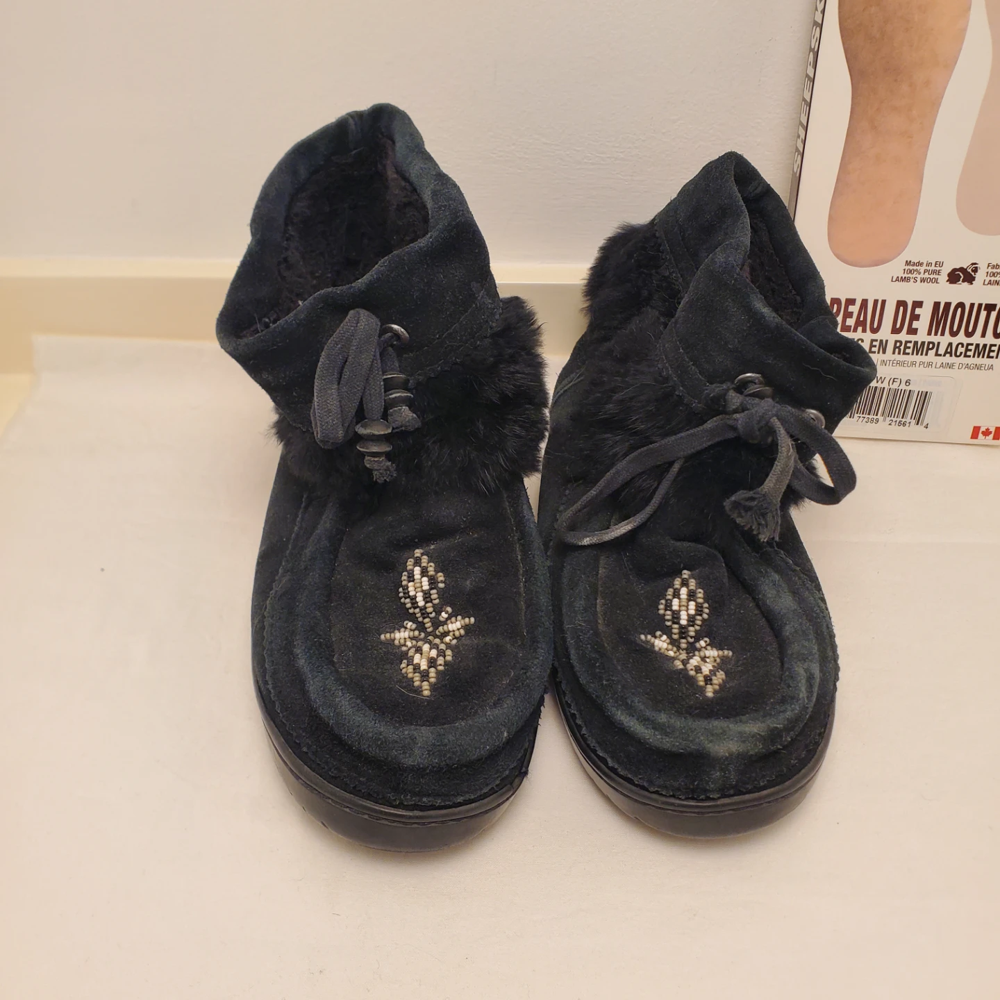 Manitobah Mukluks Women's Suede Moccasins Size 7 🥕
