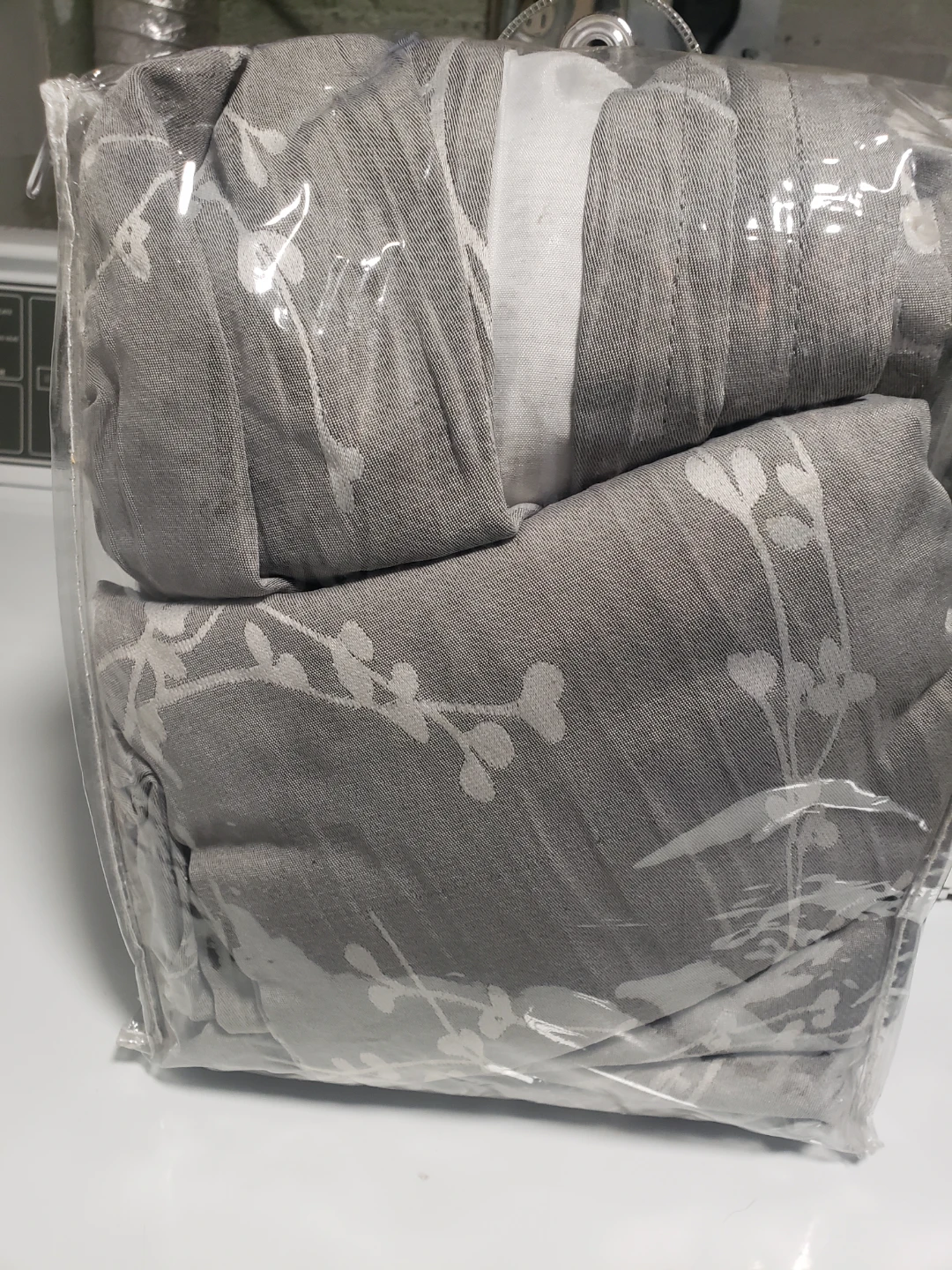 Grey Floral Pattern curtain Set