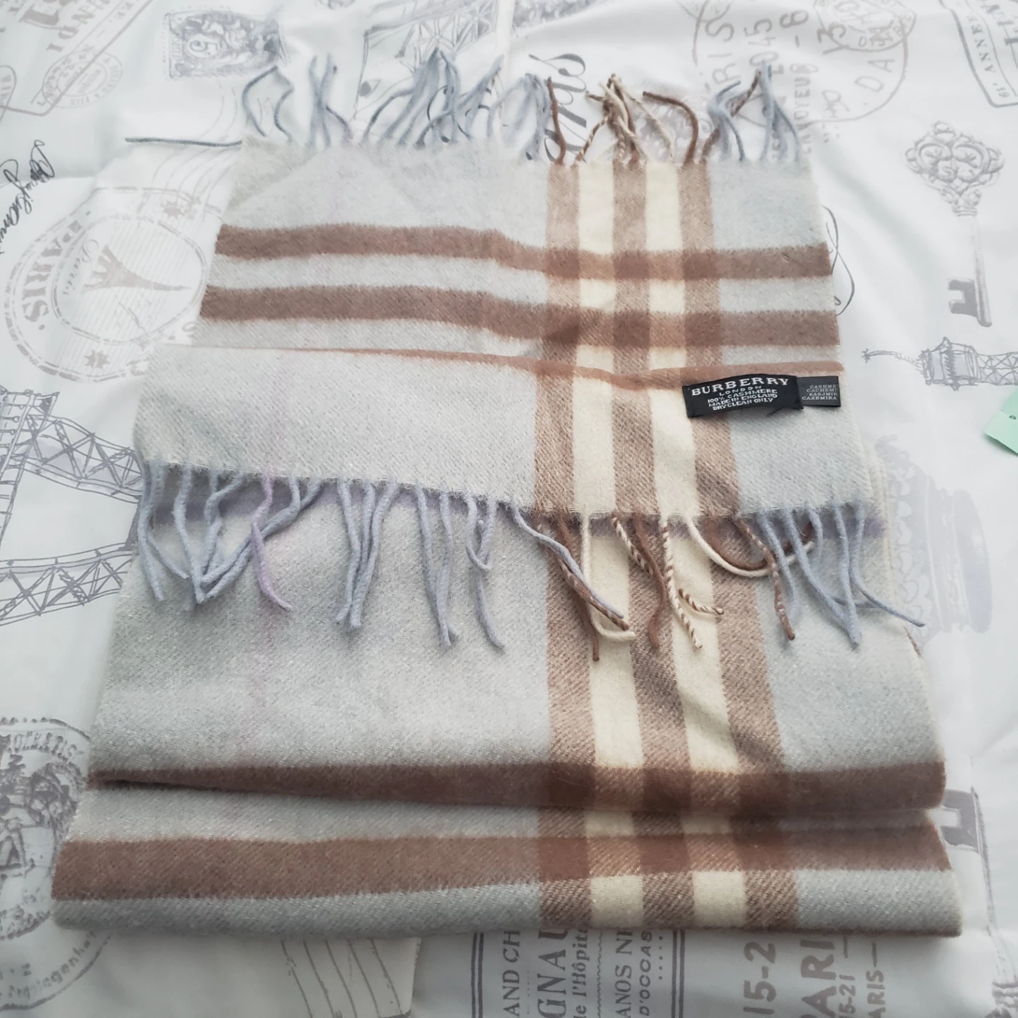 Burberry London 100% Cashmere Scarf - photo 3