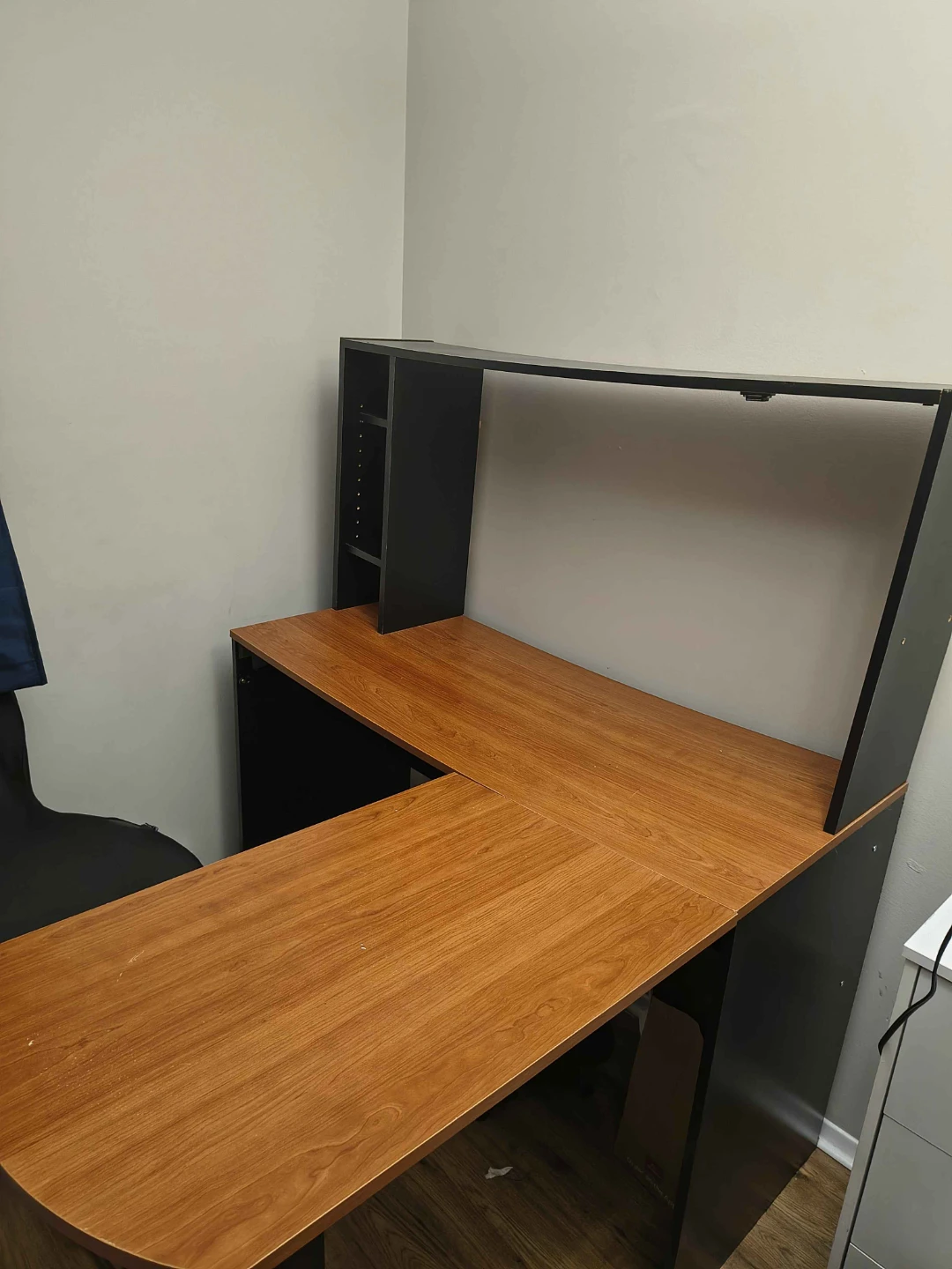 L-Shaped Corner Desk with Hutch - photo 2