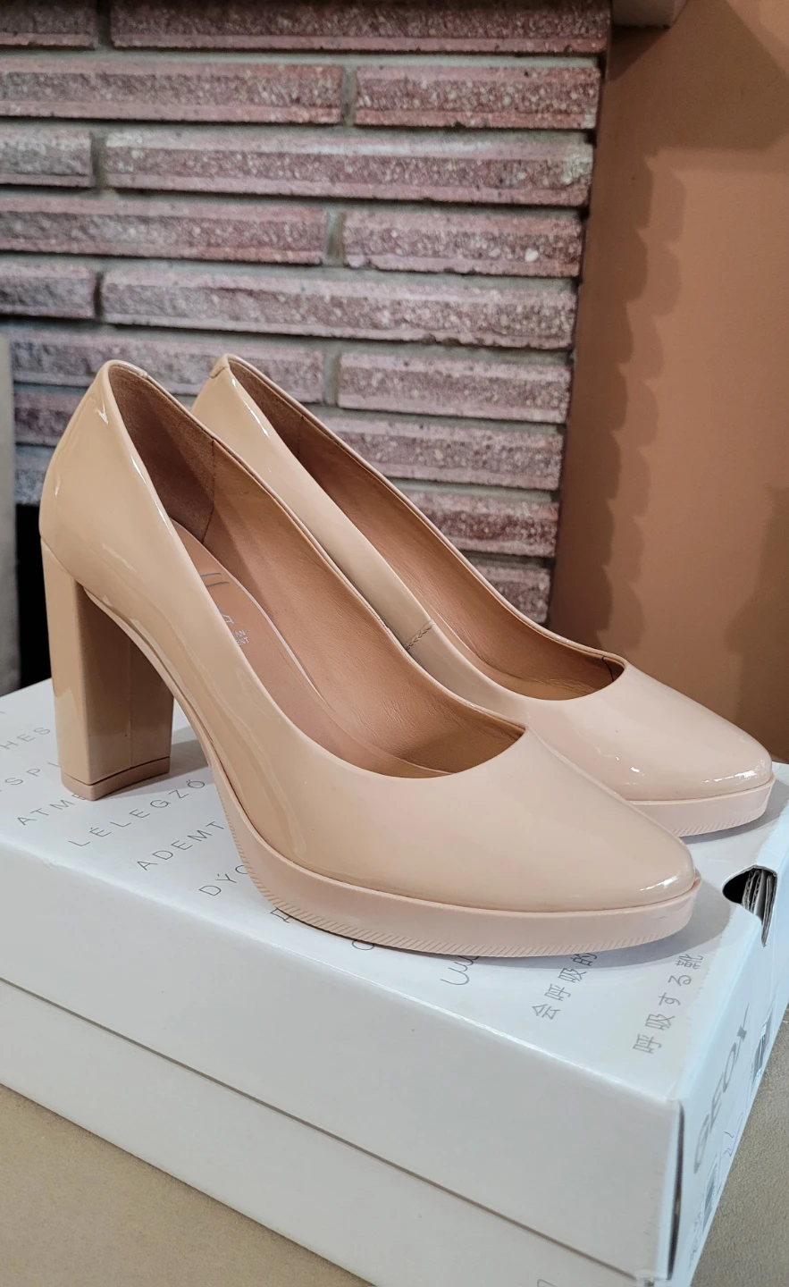 [ Size 8 ] Geox Patent Heels – Peach