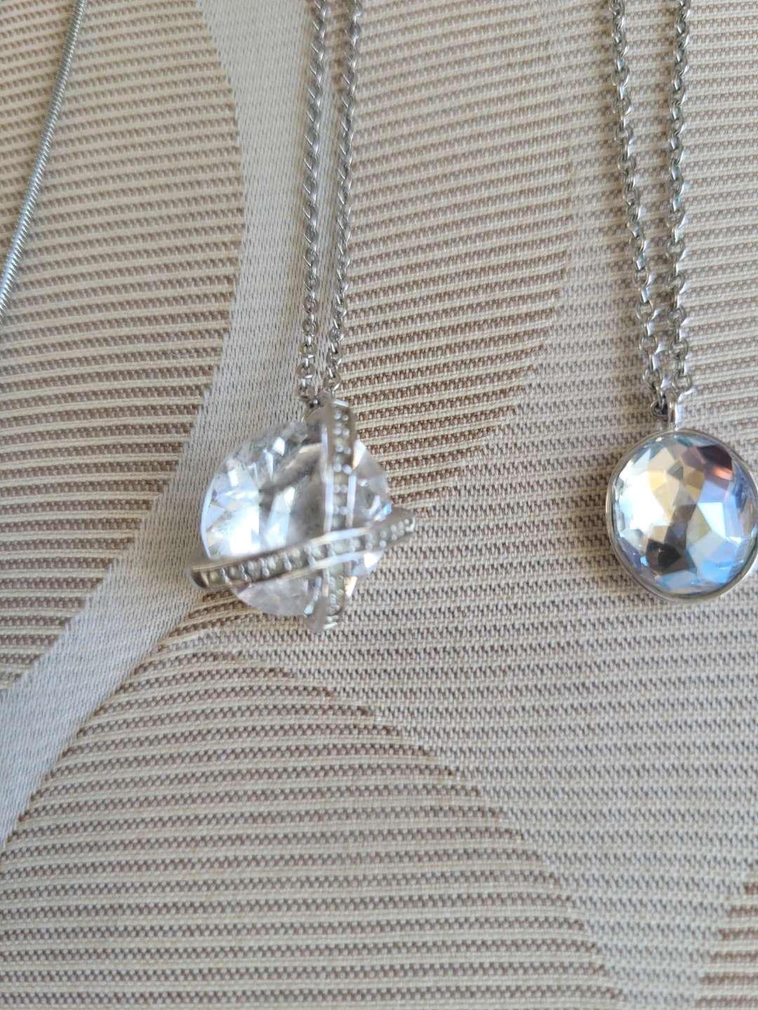 3 Authentic Swarovski pendant Necklaces - photo 4