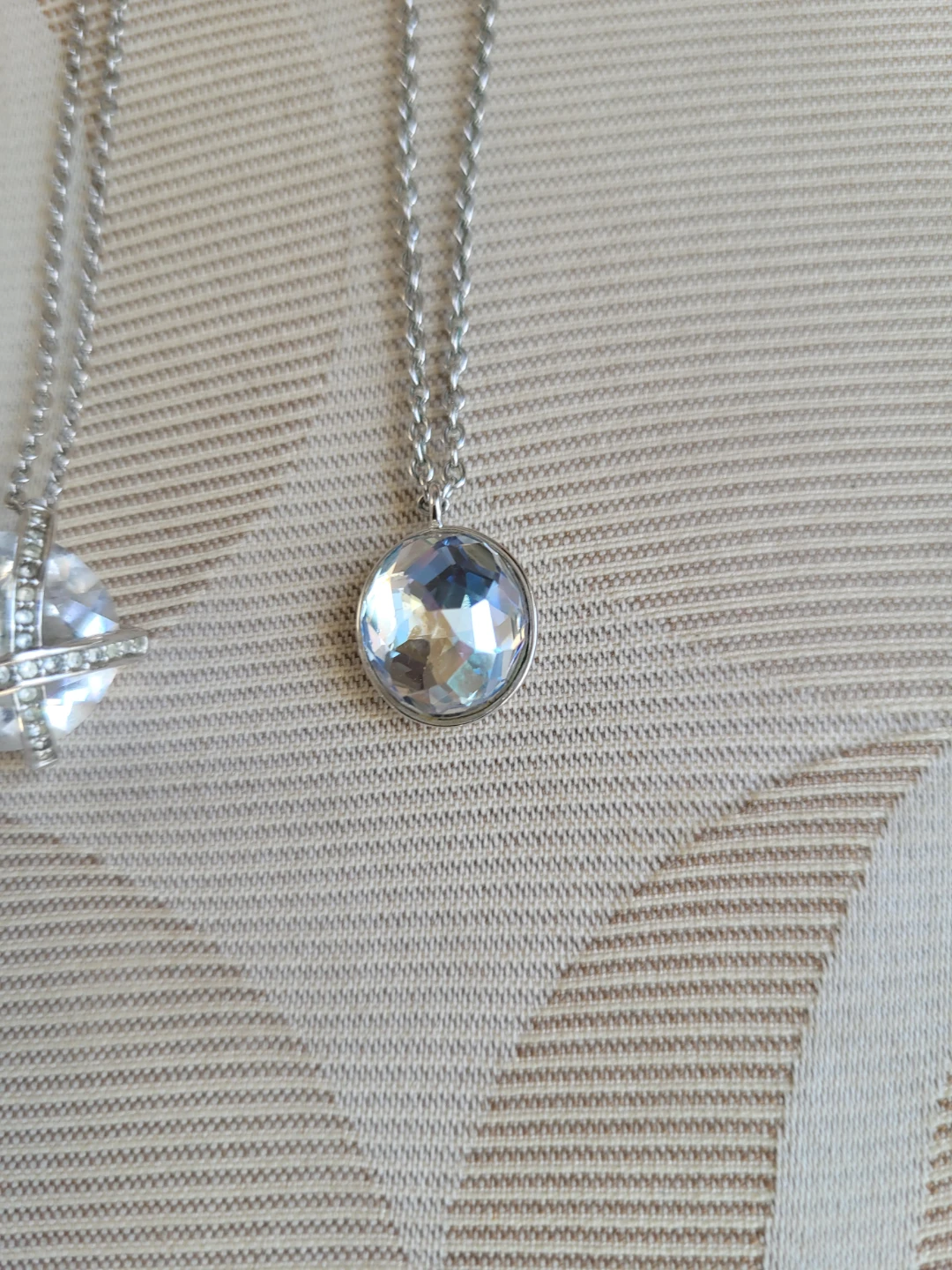 3 Authentic Swarovski pendant Necklaces - photo 5