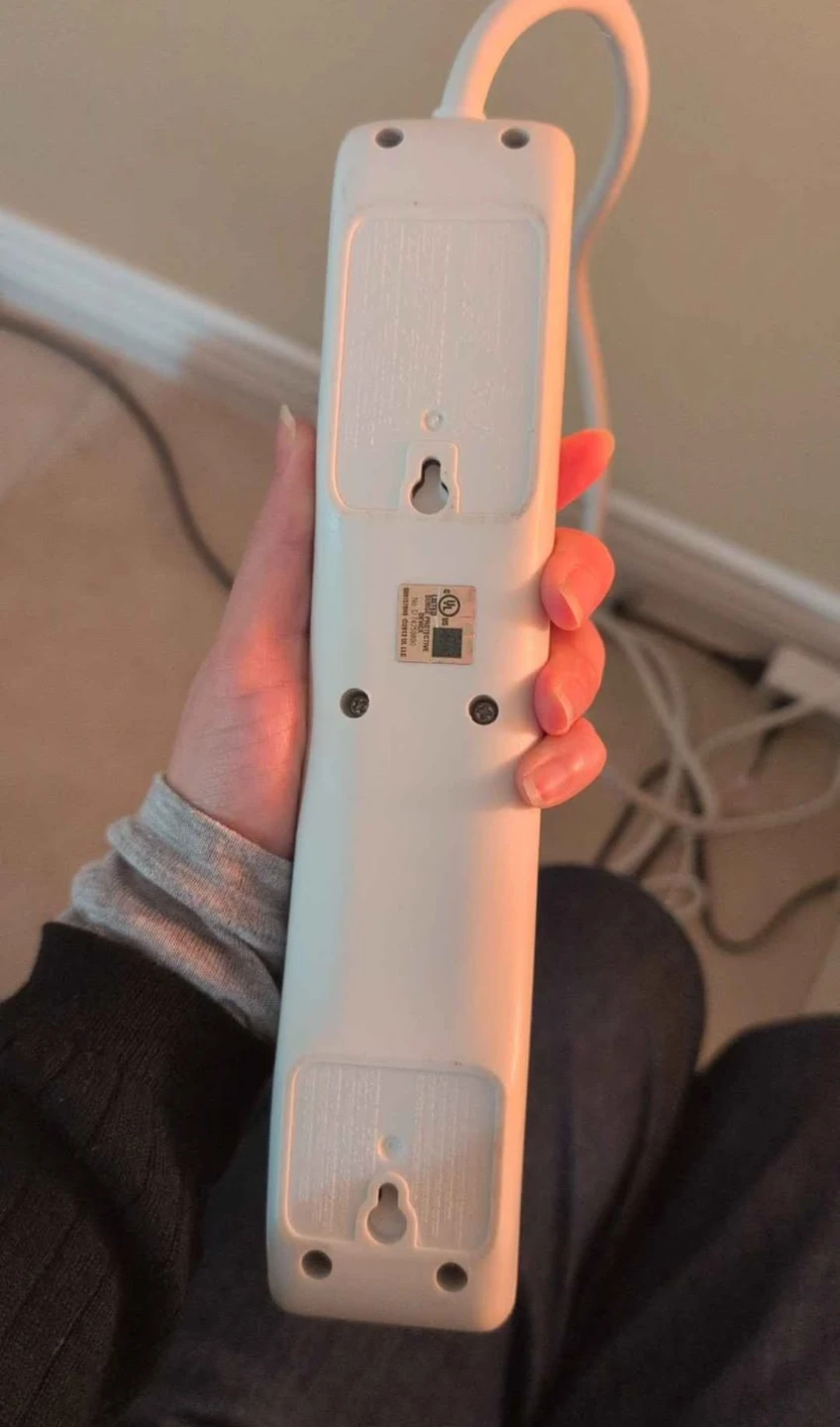 GE Protected 6-Outlet Power Strip - photo 2