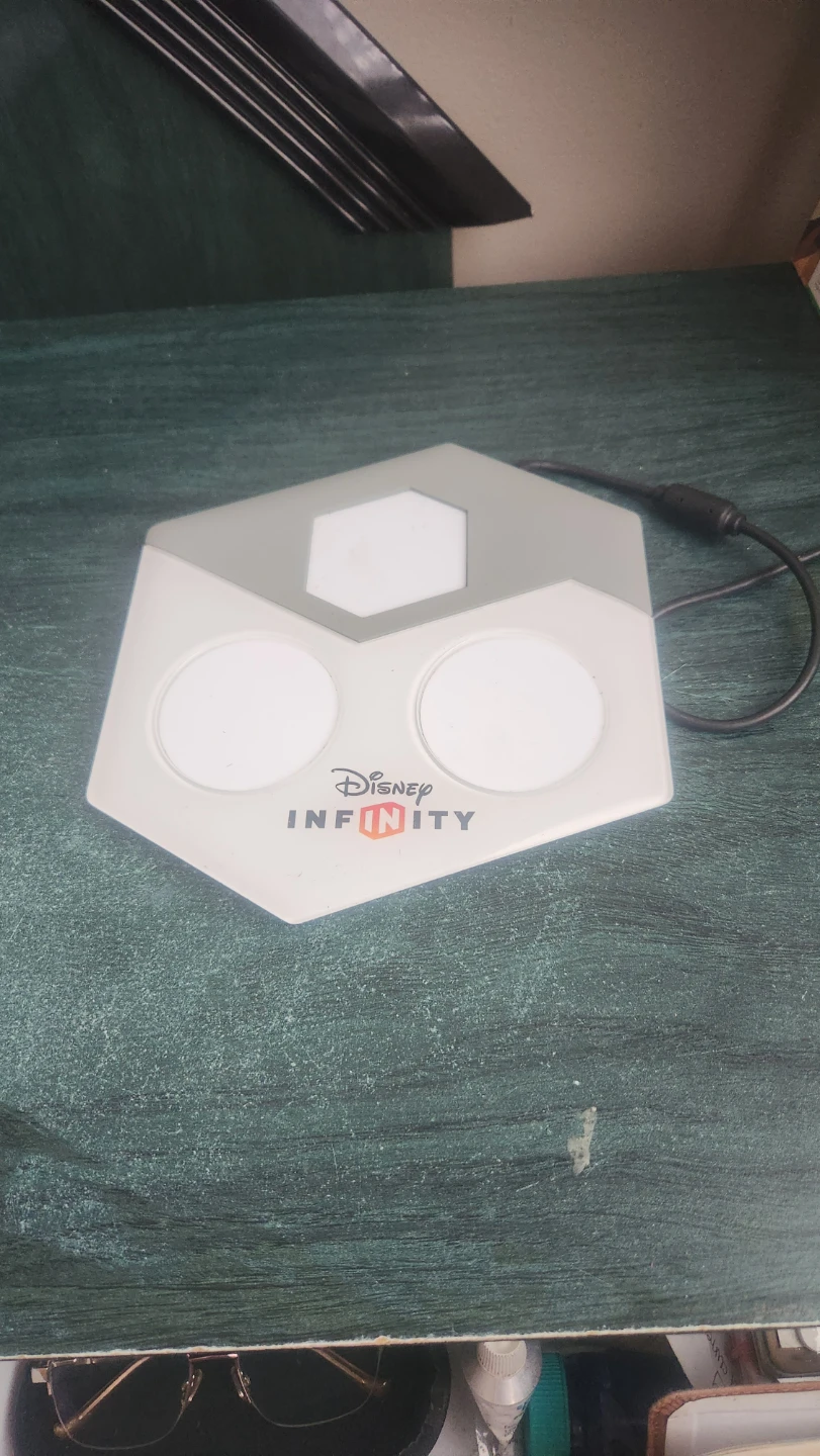 Disney Infinity Figures & Base