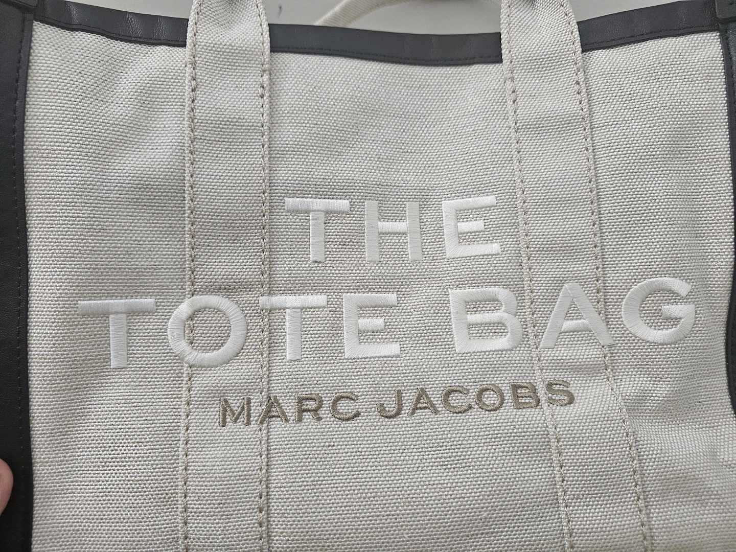Authentic Marc Jacobs The Tote Bag PRICE FIRM - photo 2