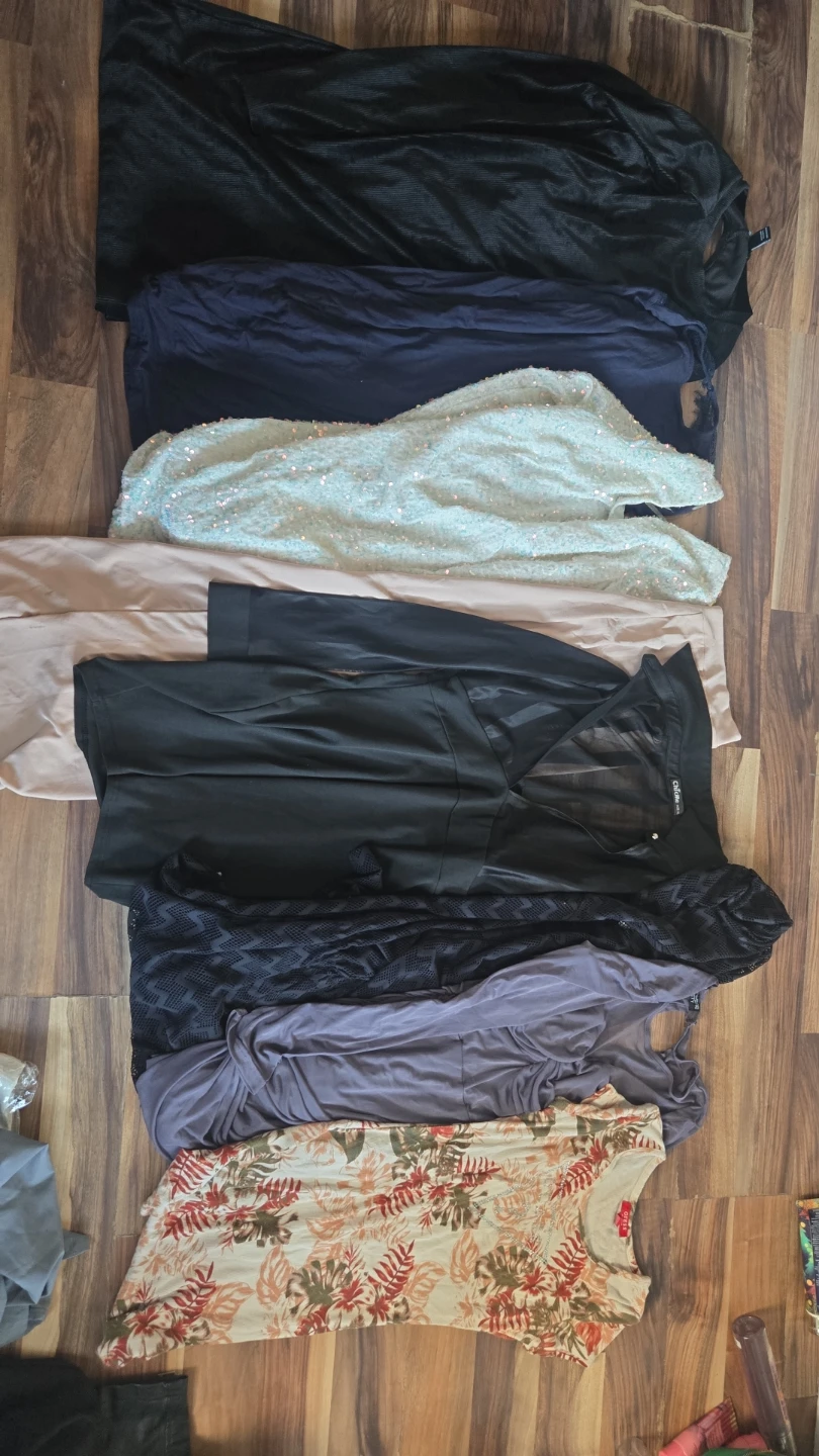 Womans Clothing lot - photo 2