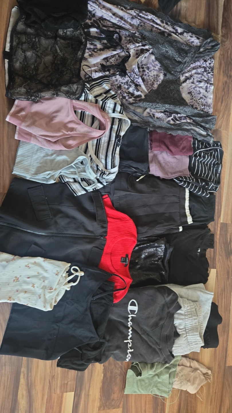 Womans Clothing lot - photo 3