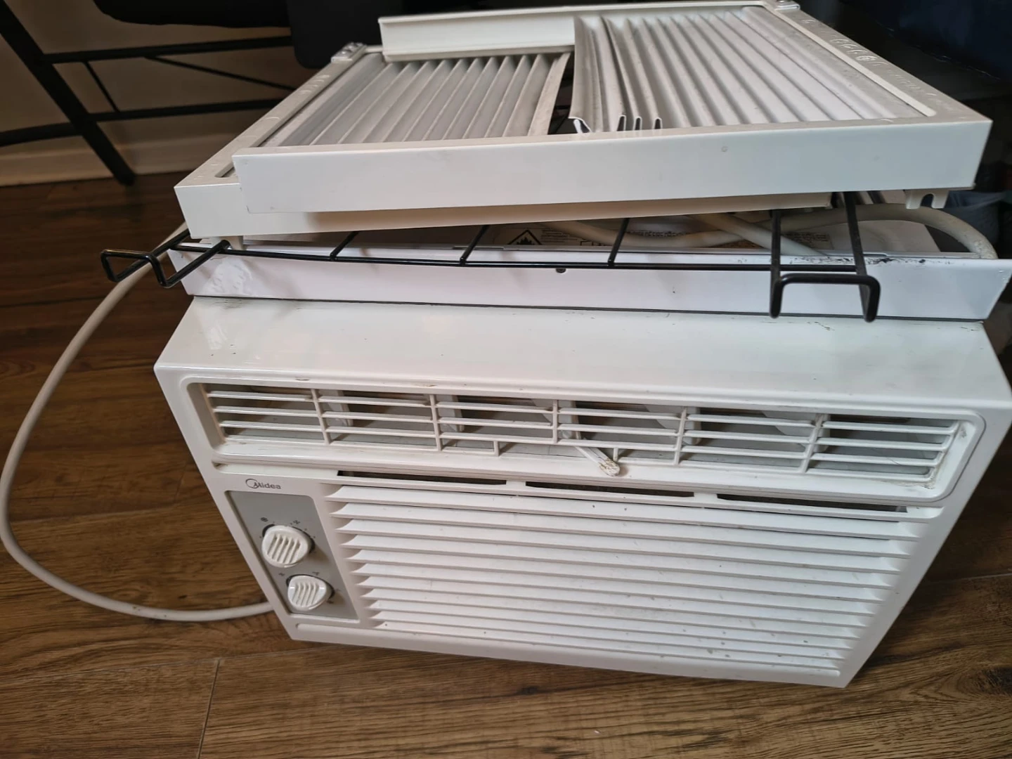 Midea Window Air Conditioner - photo 2