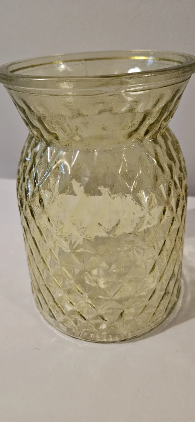 🥕 Yellow Glass diamond cut vase