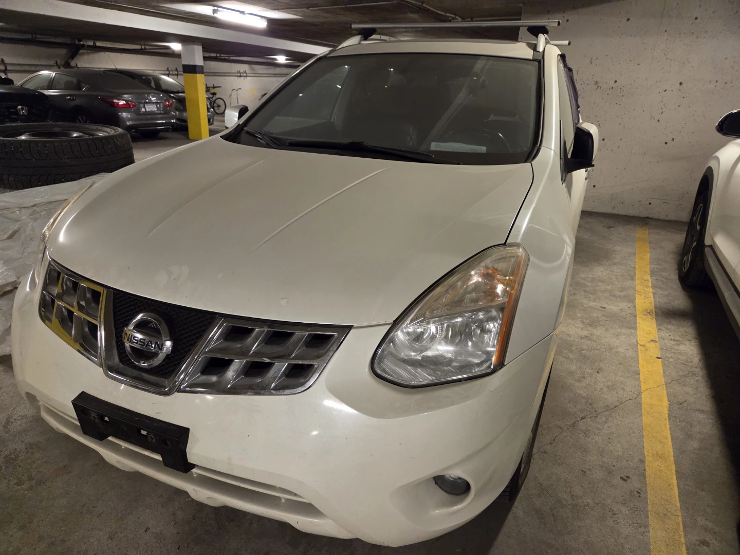 2011 Nissan Rogue with winter tires and roof rack - photo 2
