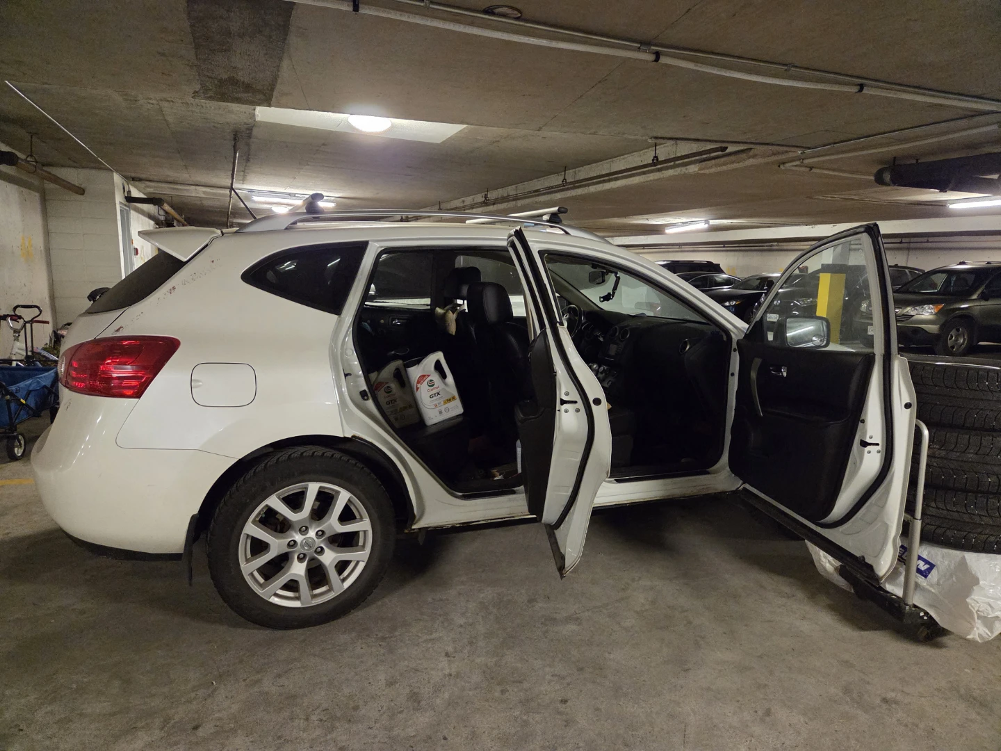 2011 Nissan Rogue with winter tires and roof rack - photo 3