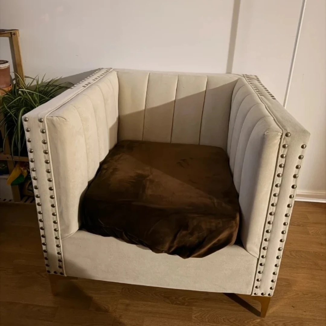Cream Tufted Accent Chair with Studs - photo 2