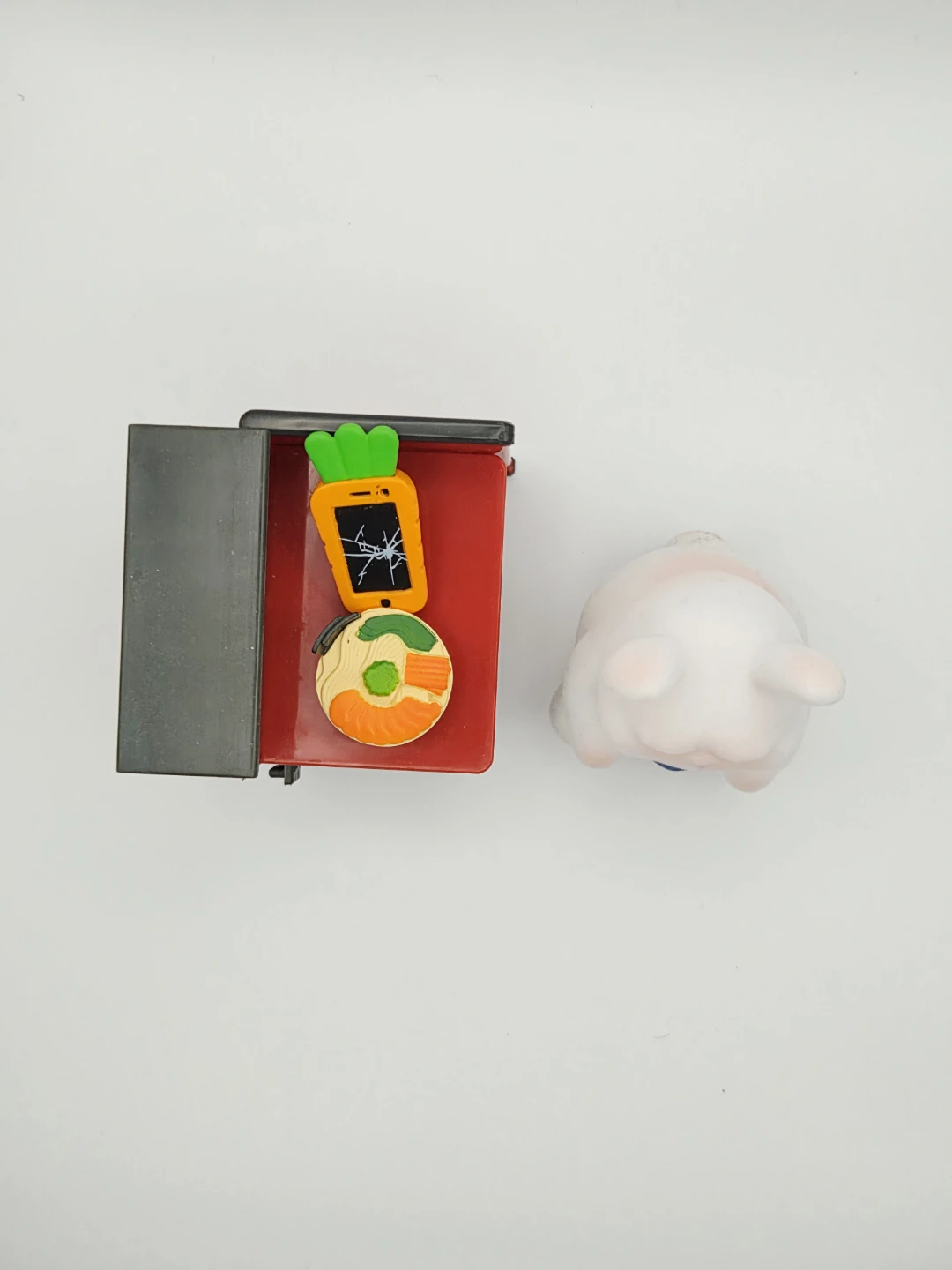 🏆Funny Bunny Figure with Tie and Desk Accessories - photo 2