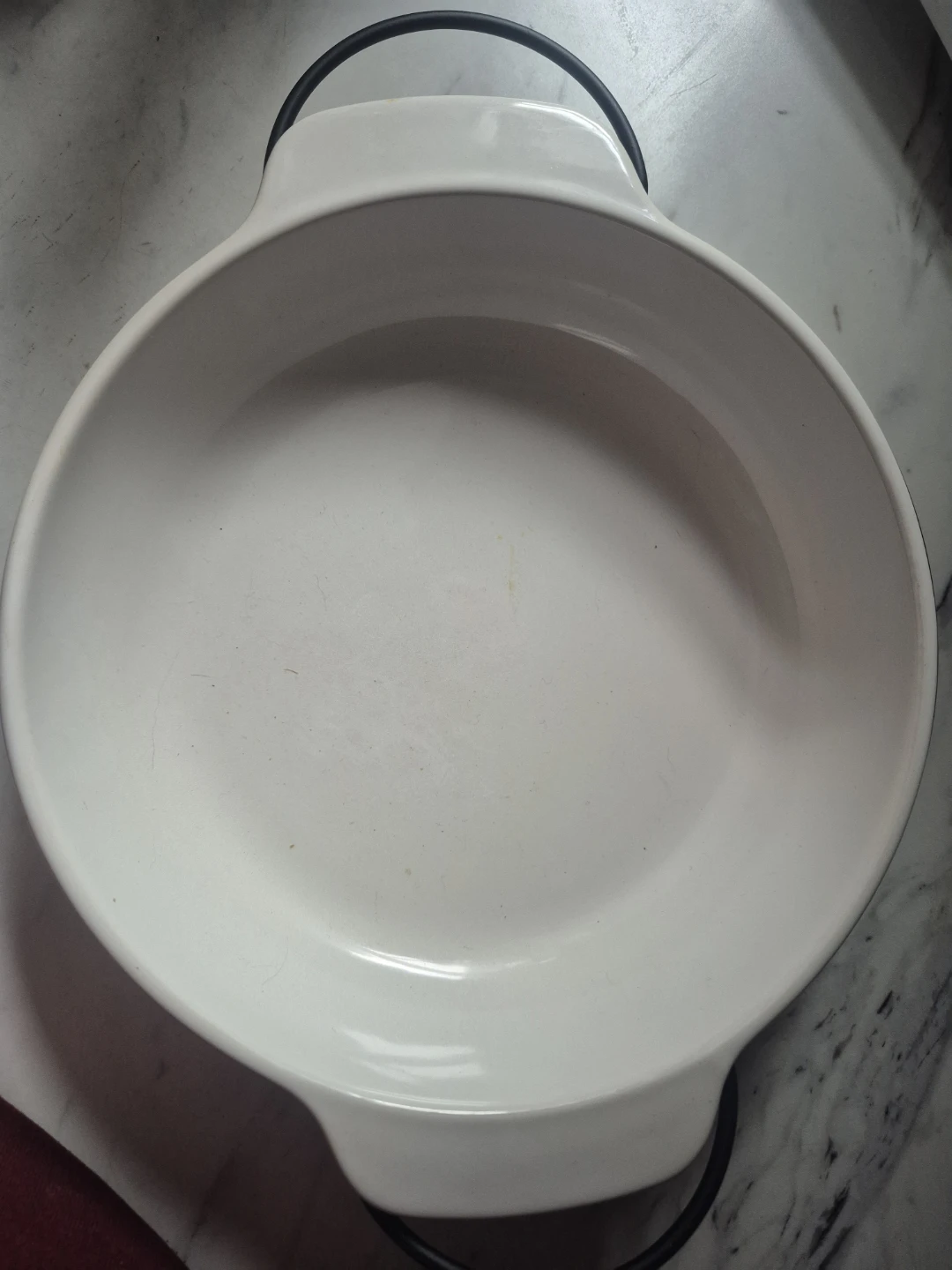 White Oval Baking Dish with Black Wire Rack