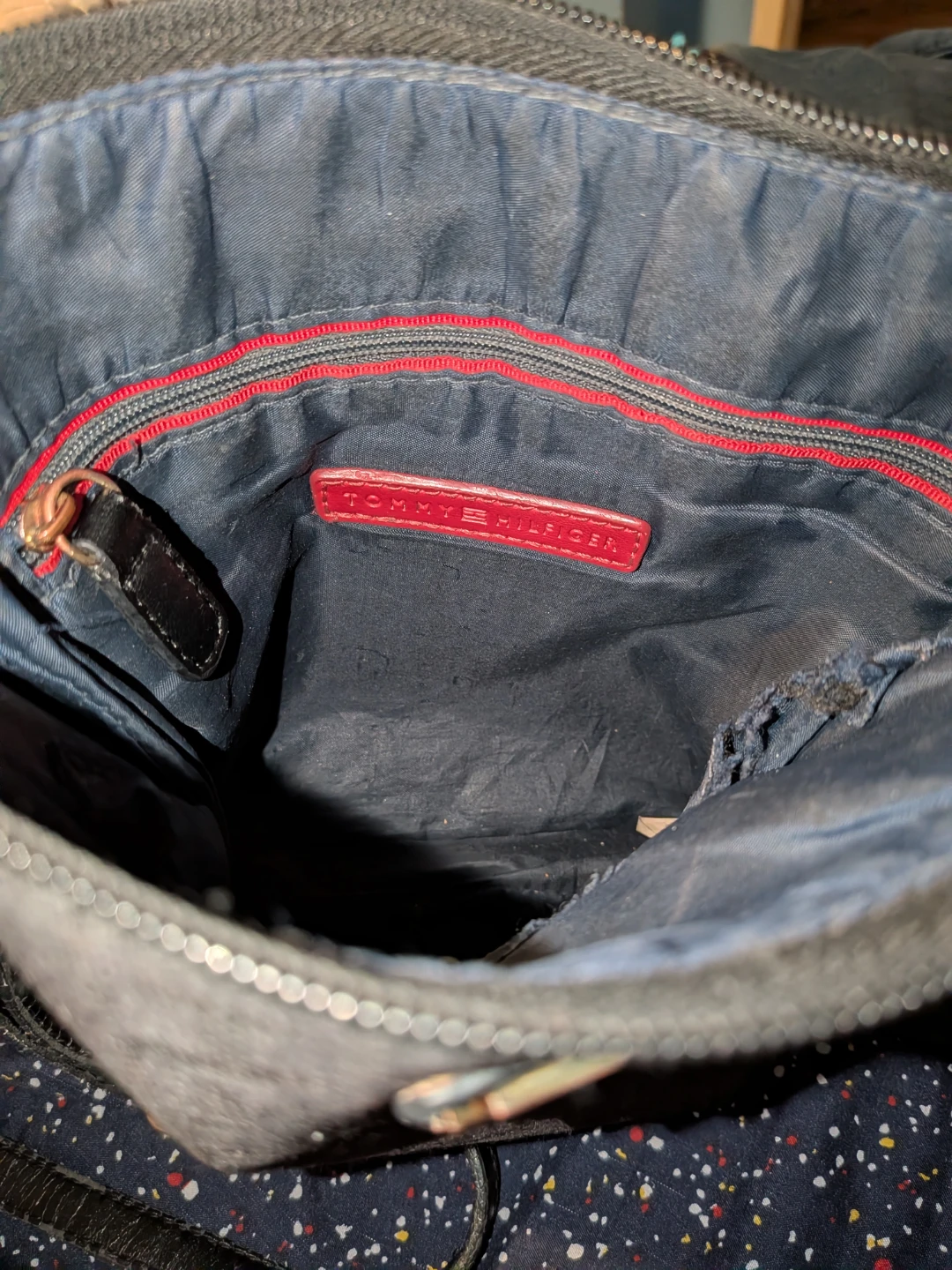 Tommy Hilfiger Crossbody Bag Price Negotiable - photo 3